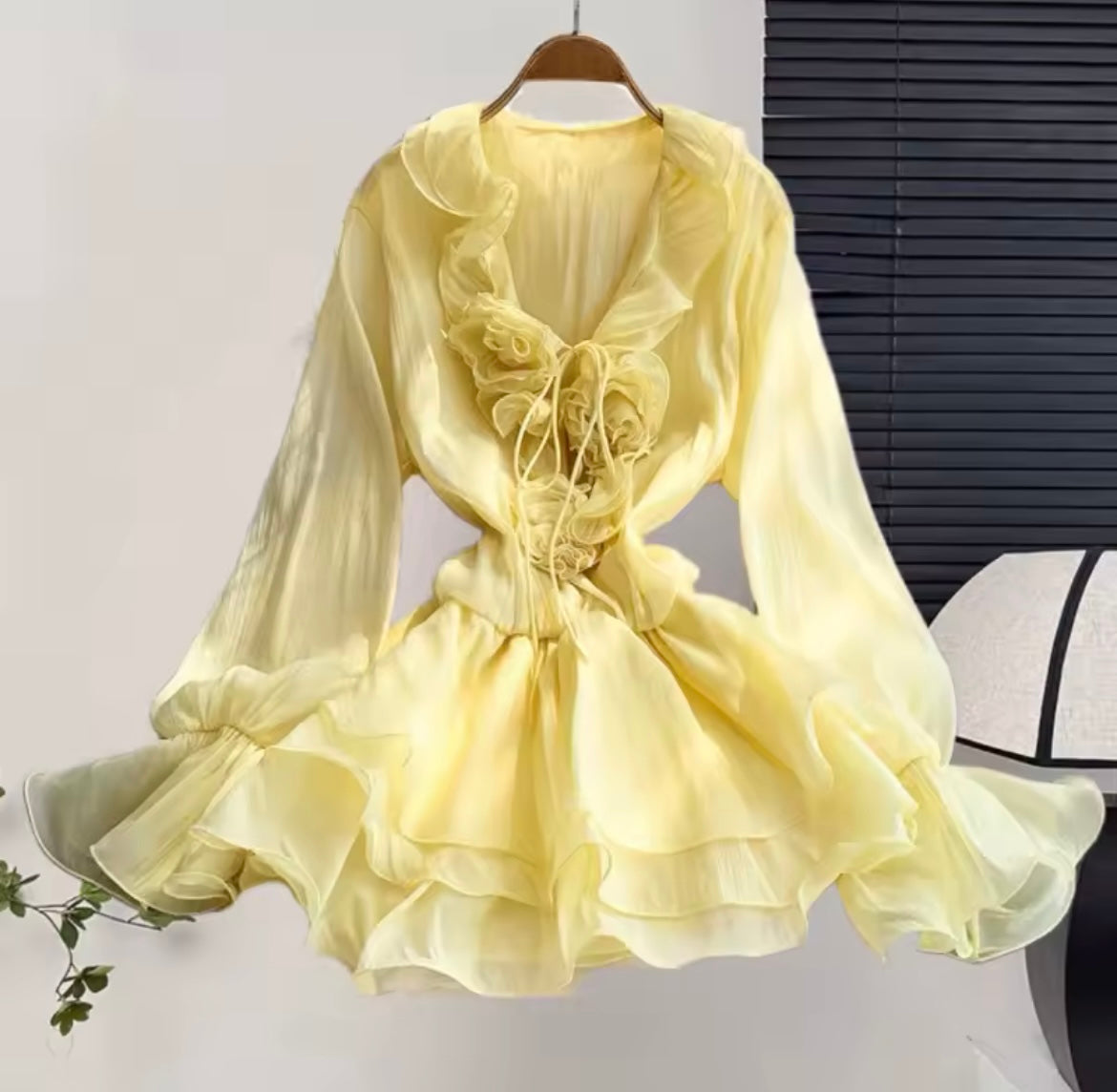 Robe courte volant